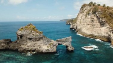 Denizde taş var. Bali, Endonezya.