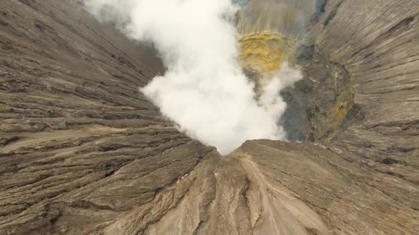 Active volcano with a crater. Gunung Bromo, Jawa, Indonesia. — Stock Video