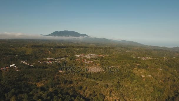 Paisagem montanhosa com vale e aldeia Bali, Indonésia — Vídeo de Stock