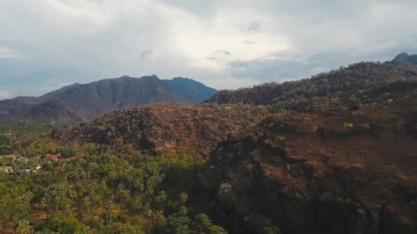 Pohled na krajinu horského lesa. Bali — Stock video