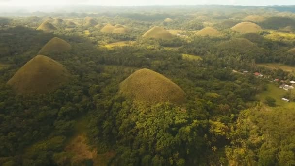 Chocolate Hills en Bohol, Filipinas, Vista aérea . — Vídeos de Stock