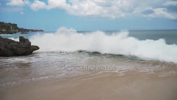 Widok z lotu ptaka piękna plaża. Bali, Indonezja. — Wideo stockowe