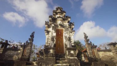 Hindu tapınağı Nusa Penida Adası.