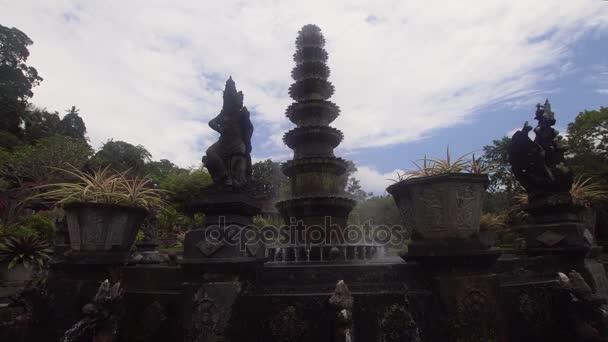 Tirta Gangga auf Bali. Hindutempel. — Stockvideo