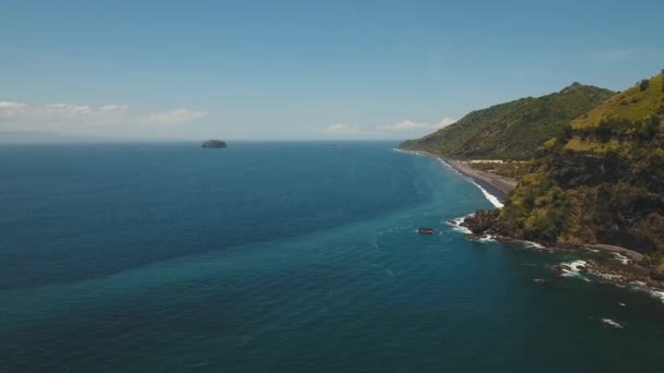 Panorama tropicale, mare, spiaggia, montagna. — Video Stock