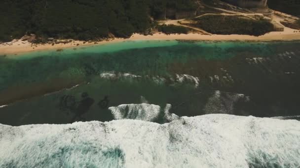 Widok z lotu ptaka piękna plaża. Bali, Indonezja. — Wideo stockowe