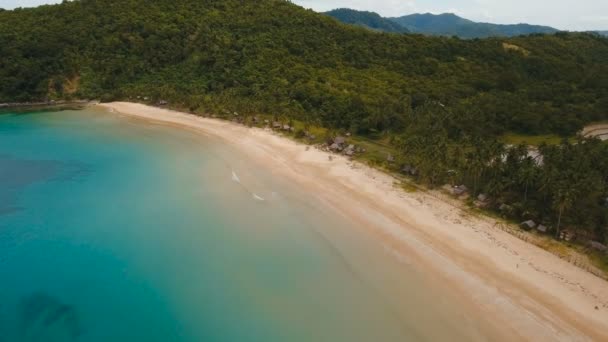 Antenna Nézd szép strand egy trópusi szigeten. Fülöp-szigetek, El Nido. — Stock videók