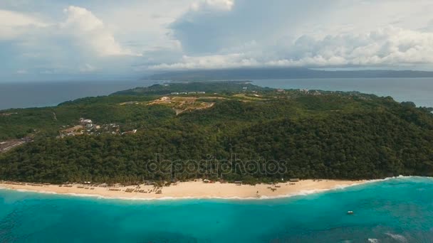 Αεροφωτογραφία όμορφη παραλία στο τροπικό νησί. Νήσος Boracay Φιλιππίνες. — Αρχείο Βίντεο