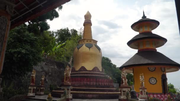 Templo budista na ilha de Bali — Vídeo de Stock