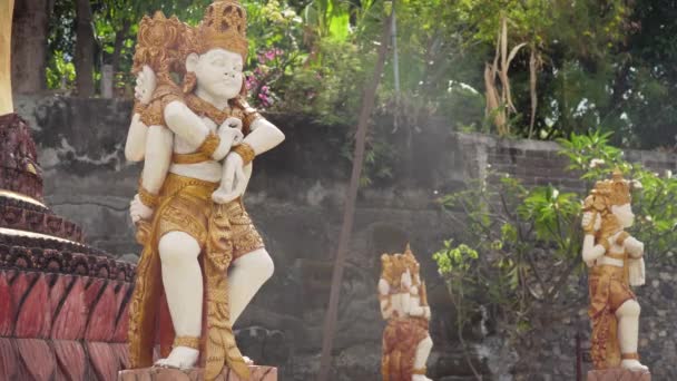 Boeddhistische tempel op het eiland Bali — Stockvideo