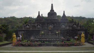Bali adasındaki Budist tapınağı