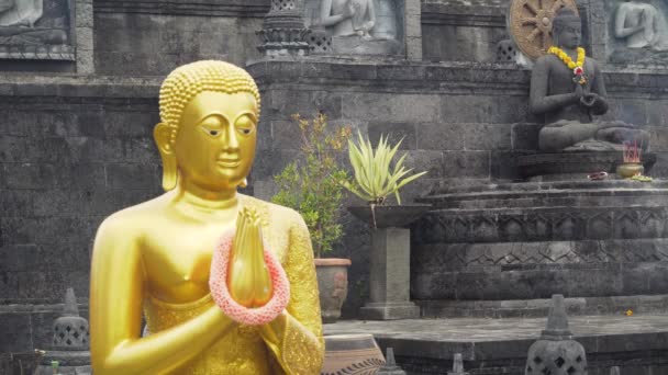 Statue de Buda dans le temple île de Bali — Video