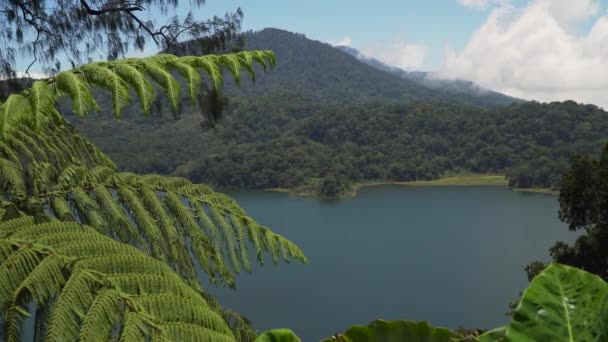 Lago in montagna, isola di Bali, Indonesia. — Video Stock