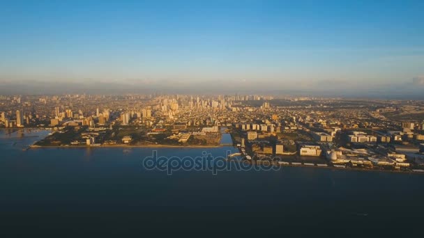 Ville aérienne avec gratte-ciel et bâtiments. Philippines, Manille, Makati. — Video