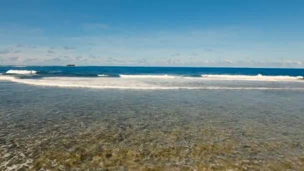 Vatten ytan Flygfoto. Siargao island Filippinerna. — Stockvideo