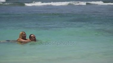 Deniz genç aile oyun.