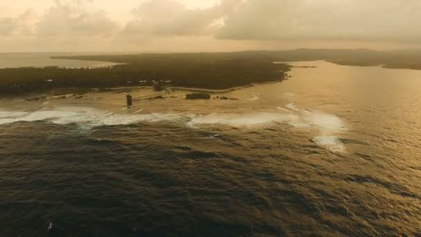 Nube Nueve punto de surf vista aérea. Siargao, Filipinas. Nube 9 . — Vídeo de stock