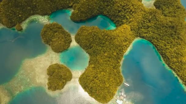 Luchtfoto tropische lagune, zee, strand.Bucas Grande Island, Sohoton Cove. Filippijnen. — Stockvideo