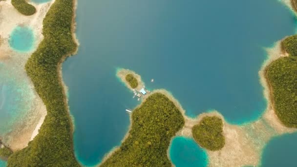 Vista aérea lagoa tropical, mar, praia.Bucas Grande Island, Sohoton Cove. Filipinas. — Vídeo de Stock