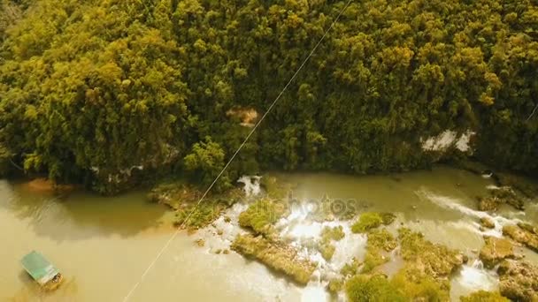 Zipline da atração na selva na ilha de Bohol, Filipinas . — Vídeo de Stock