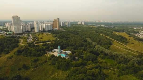 Paisagem da cidade com edifícios modernos. — Vídeo de Stock