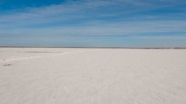 Kış kar alan. Kış manzarası.
