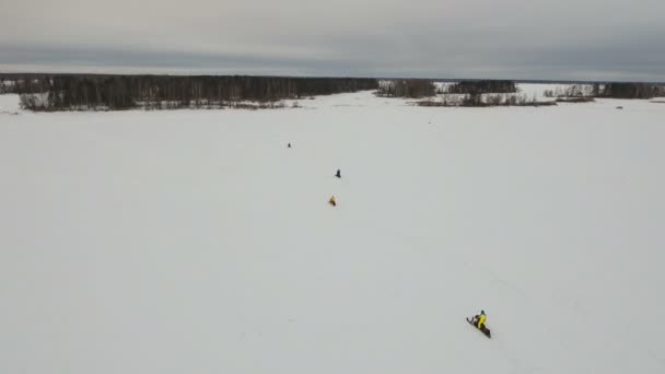 Wyścigi na skuterach śnieżnych. — Wideo stockowe
