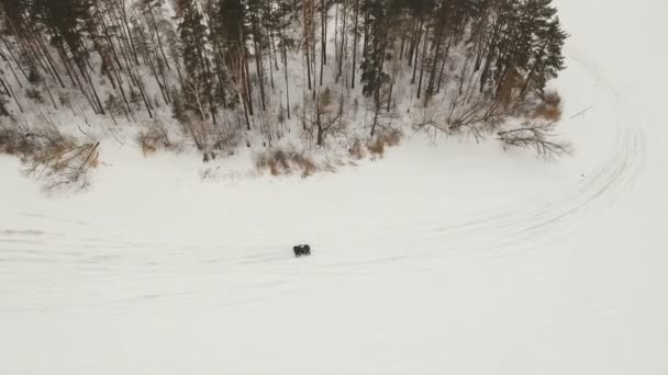 ATV corrida na temporada de inverno . — Vídeo de Stock