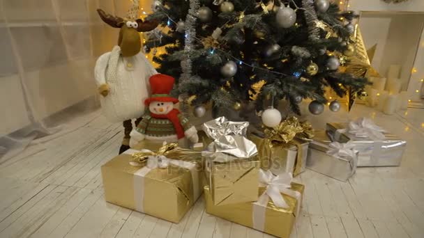 Árbol de Navidad decorado. — Vídeo de stock