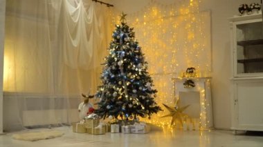 Madalyalı Noel ağacı.