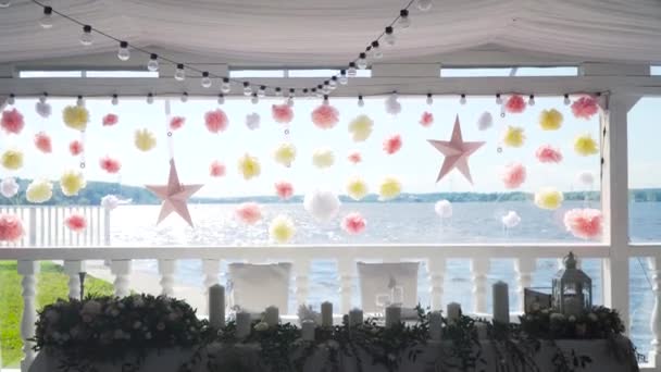 Ziyafet salonu düğün dekorasyonu. — Stok video