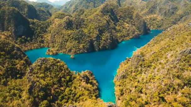 Montanha lago Kayangan em uma ilha tropical, Filipinas, Coron, Palawan . — Vídeo de Stock