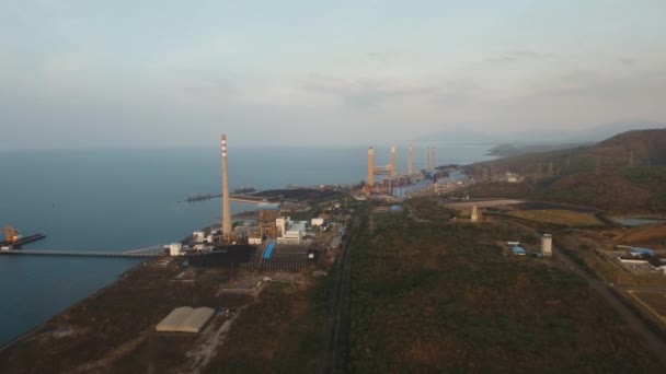 Central eléctrica. Indonesia, isla de Jawa. — Vídeos de Stock