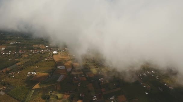 Horská krajina s údolím a obcí Bali, Indonésie — Stock video