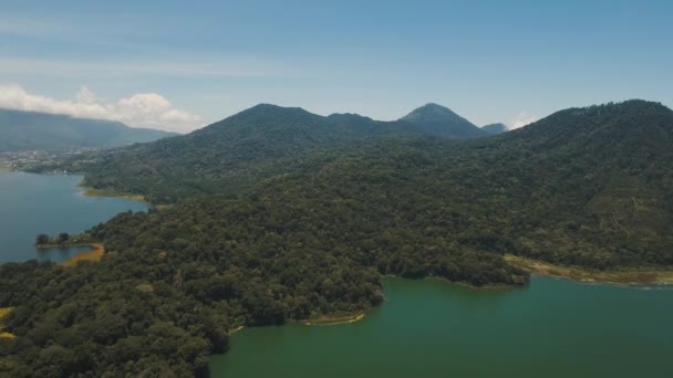 Sjön i bergen, ön Bali, Indonesien. — Stockvideo
