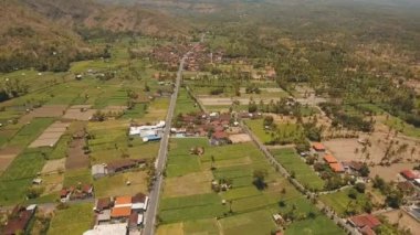 Vadi ve köy Bali, Endonezya ile dağ manzarası