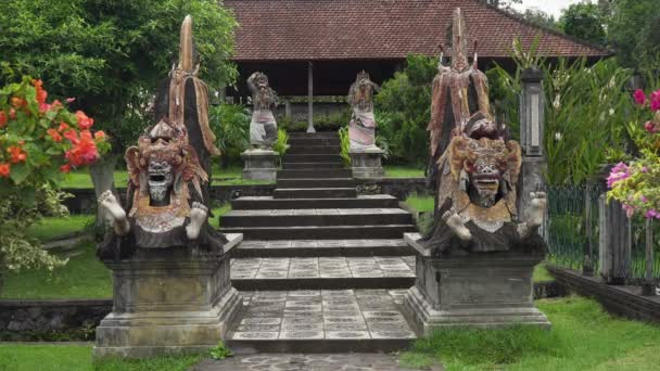 Hindu templom Tirta Gangga Bali. Hindu templom. — Stock videók