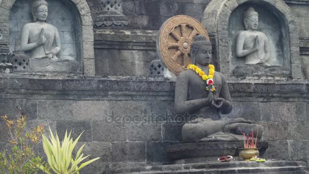 Estatua de Buda en la isla del templo de Bali — Vídeos de Stock