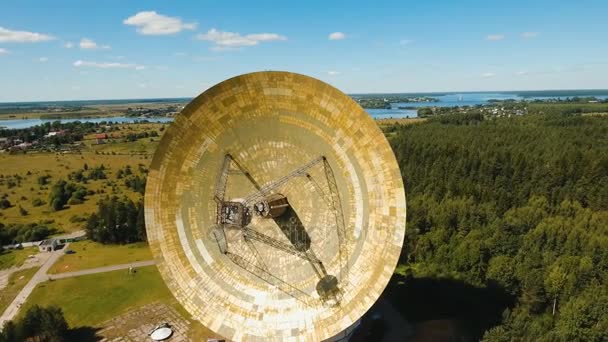 Astronomiska observatoriet i skogen — Stockvideo