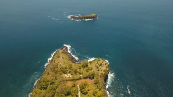 Deniz Burnu Kayalıkları, Endonezya Bali 'de deniz ve dalgalar — Stok video