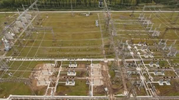 Subestación eléctrica, central eléctrica. Vista aérea — Vídeo de stock