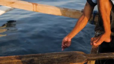 Balıkçı tekne balık yakalar