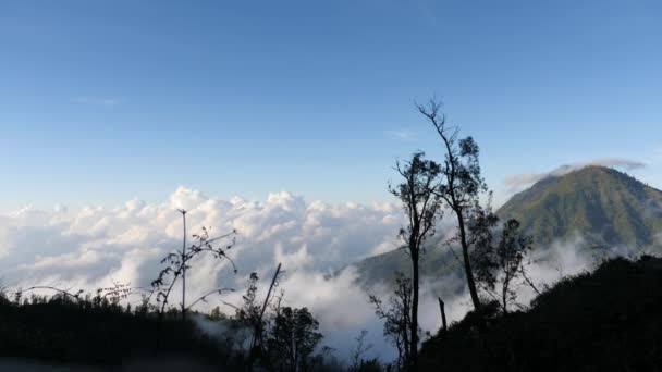 일출과 산악 풍경입니다. 발리, 인도네시아. — 비디오
