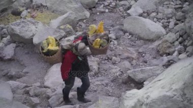 Kükürt işçisi, Kawah Ijen Yanardağı.