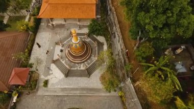 Bali adasındaki Budist tapınağı