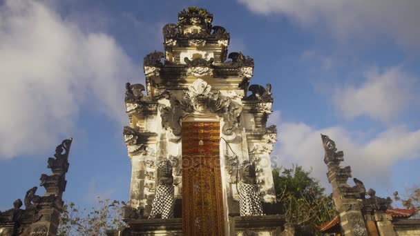 Індуїстський храм на острові Нуса Пеніда. — стокове відео