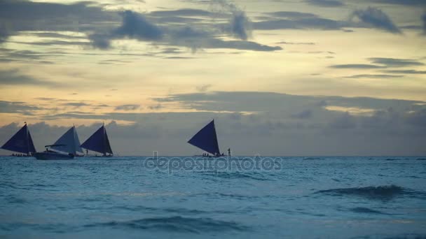 Vacker solnedgång över havet. Boracay island Filippinerna. — Stockvideo