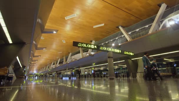 Aeropuerto internacional de Doha, Qatar. Párrafo de cine . — Vídeos de Stock