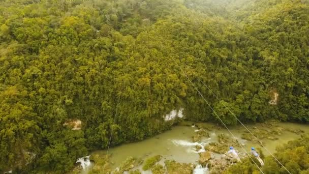 Attraction tyrolienne dans la jungle sur l'île de Bohol, Philippines . — Video