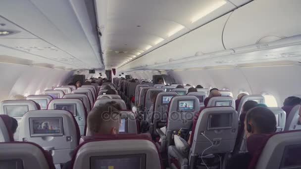 Interior del avión de pasajeros . — Vídeos de Stock